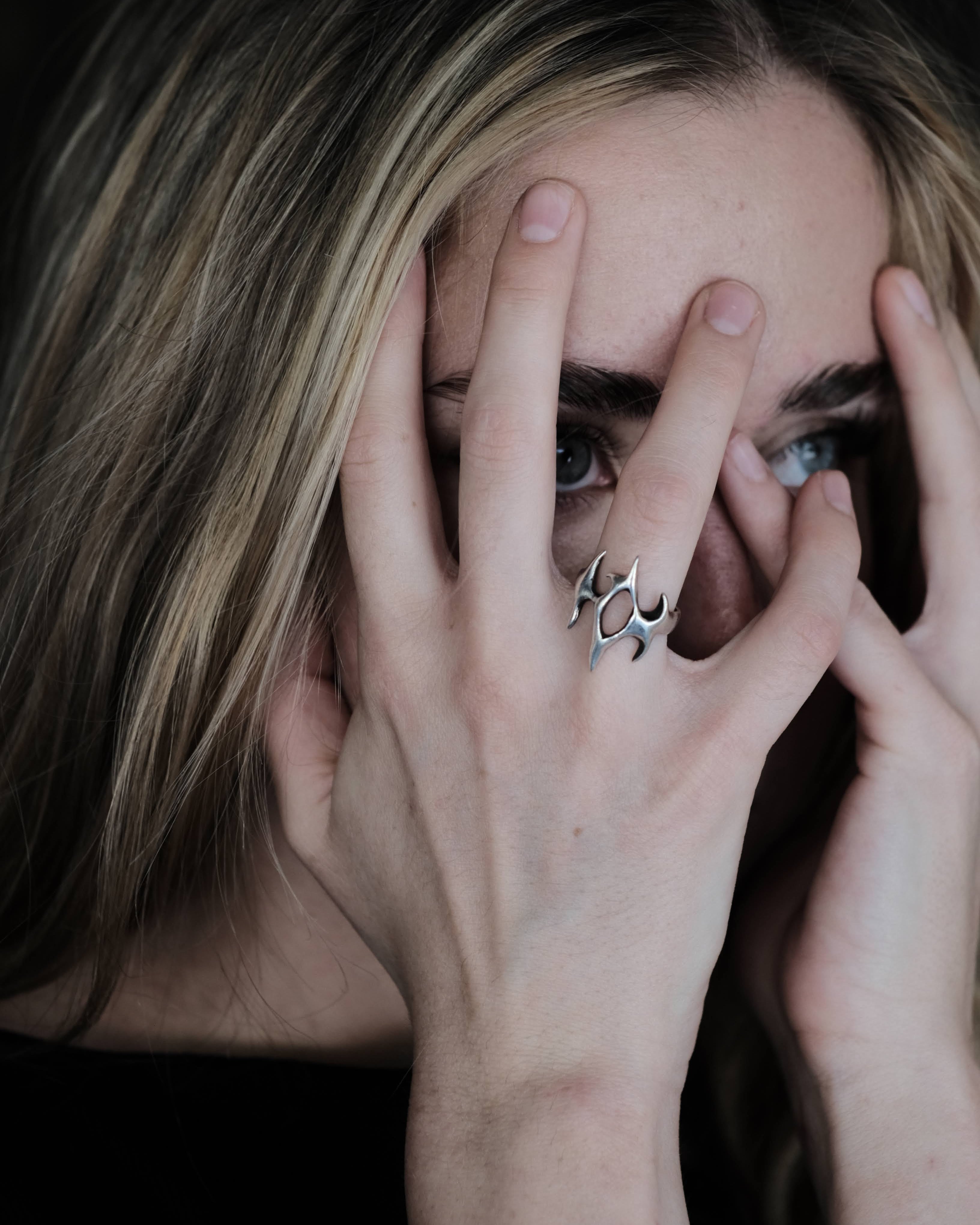 SPIKY RING