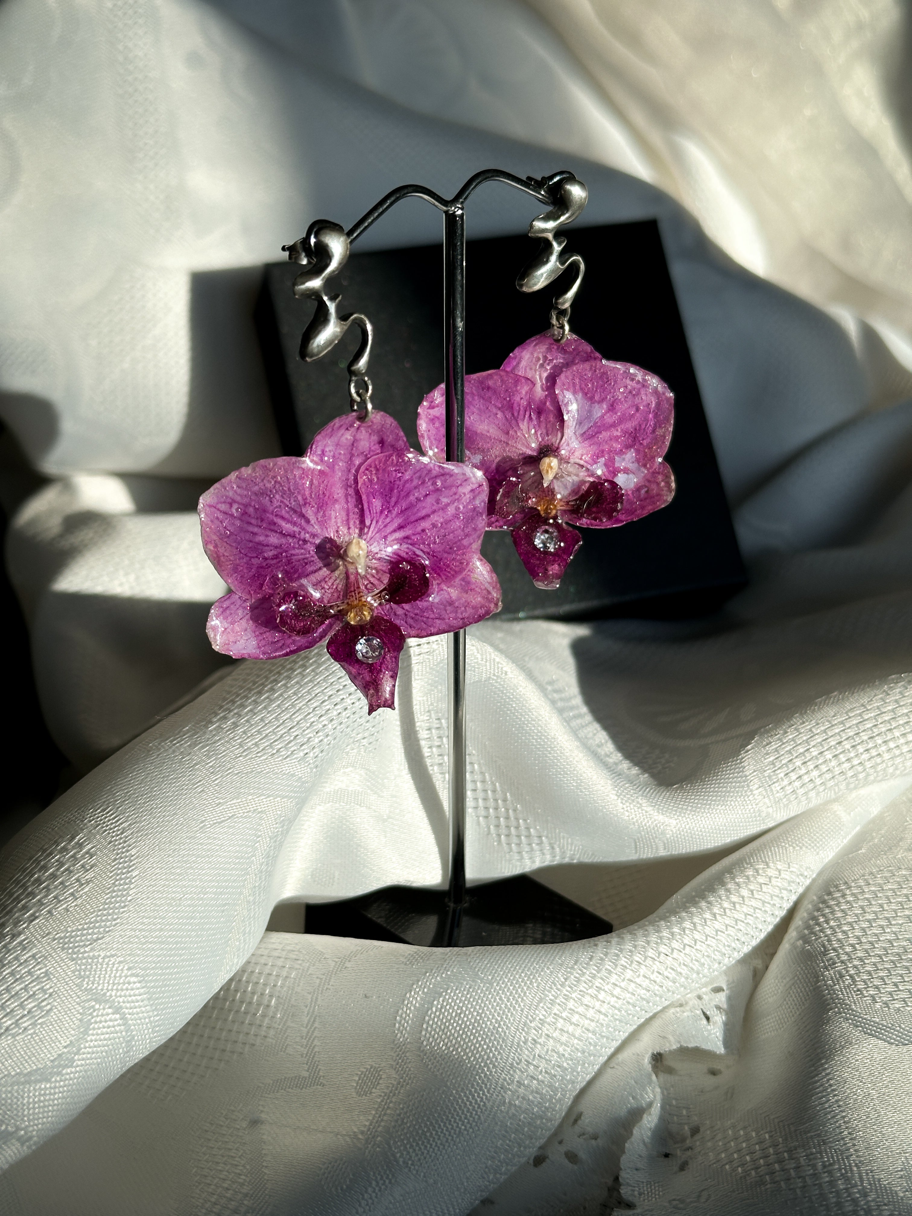 DRIPPING ORCHID