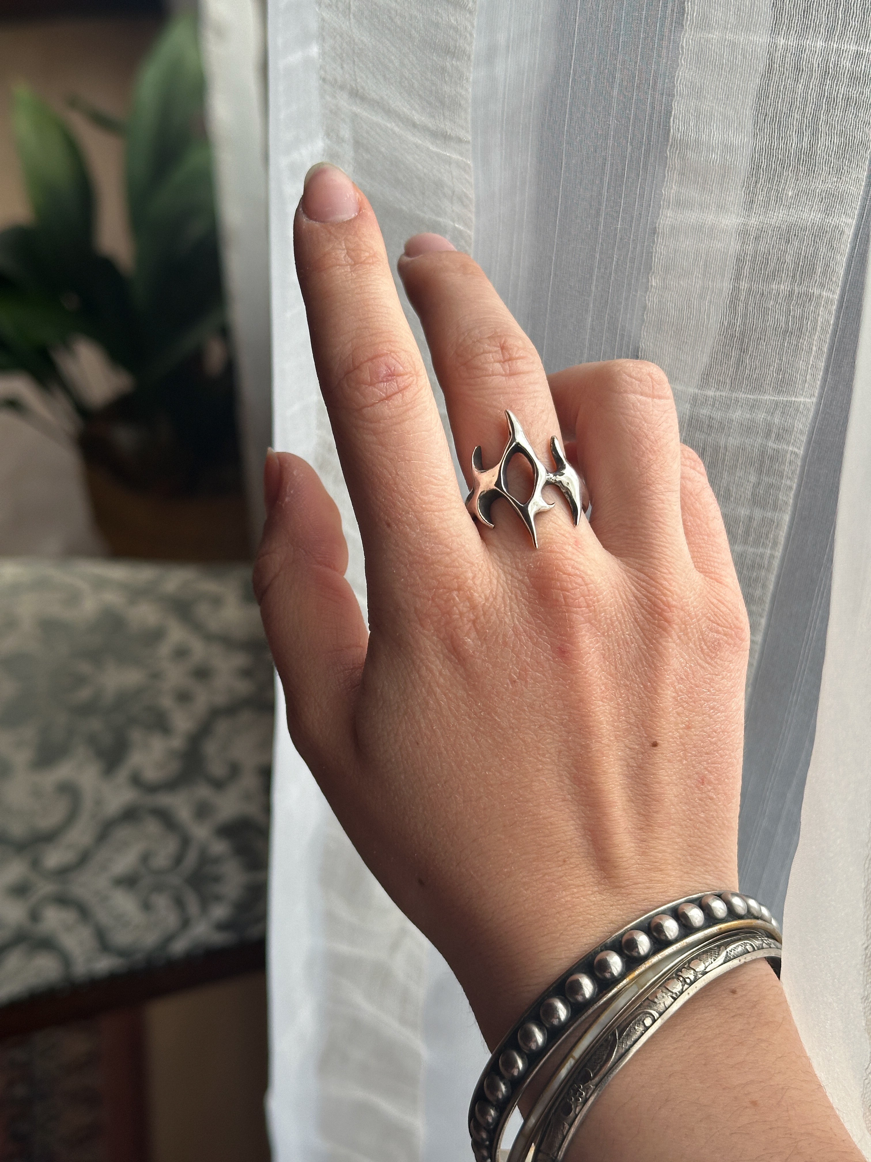 SPIKY RING