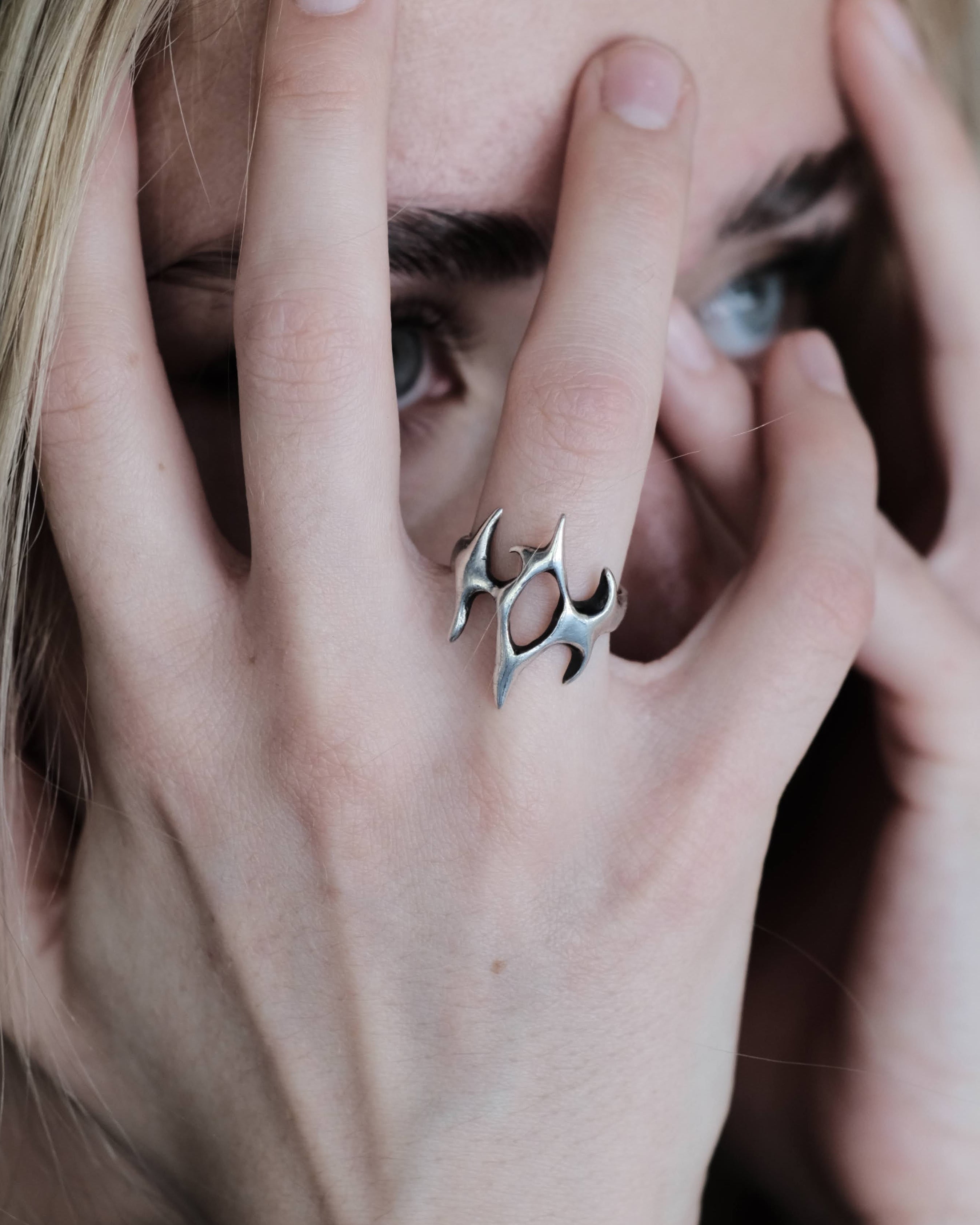SPIKY RING